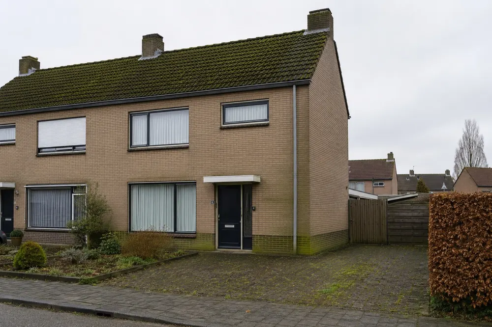 Dak en gevel voor en na reiniging voor